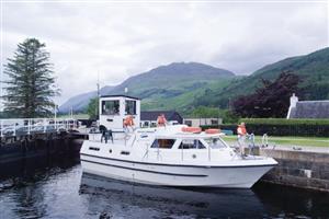 Highland Commander 2, Caley CruisersScotland Lochs & Canals